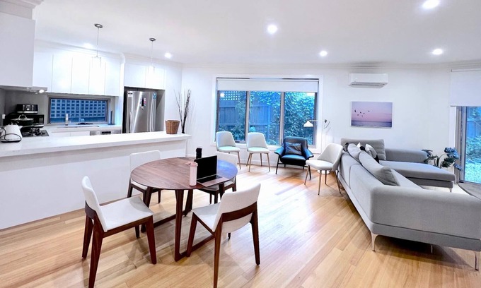 Doncaster House | Brilliant Doncaster House Free Parking Smart TV
