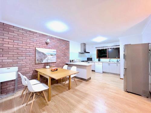 Mount Waverley House | Brilliant Modern Flat @Mount Waverley *Smart TV