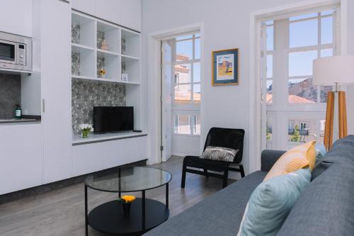 Casco Vello Apartment | Brillo desde la ventana en Vigo by CABANA Rentals