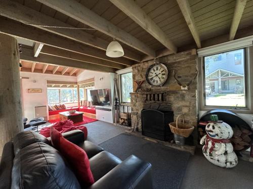 Dinner Plain Ski Chalet | Brindabella Chalet alpine-getaways