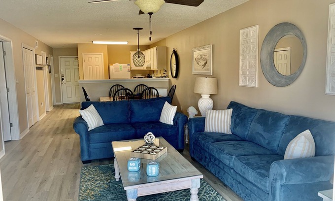 Miramar Beach Condo | Bring Fido! 2 bd/2 ba end unit, w/beach service for 4, Destin-Miramar Beach, FL