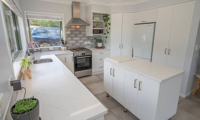 Doubtless Bay House | Bring the boat and the family!