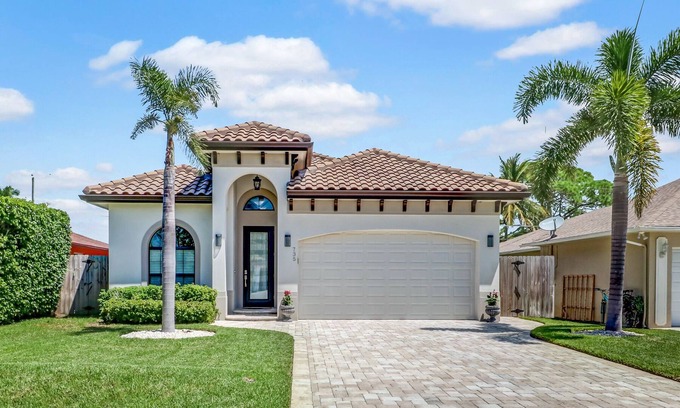 Naples Park House | Bring the Whole Family to the Beach in Naples