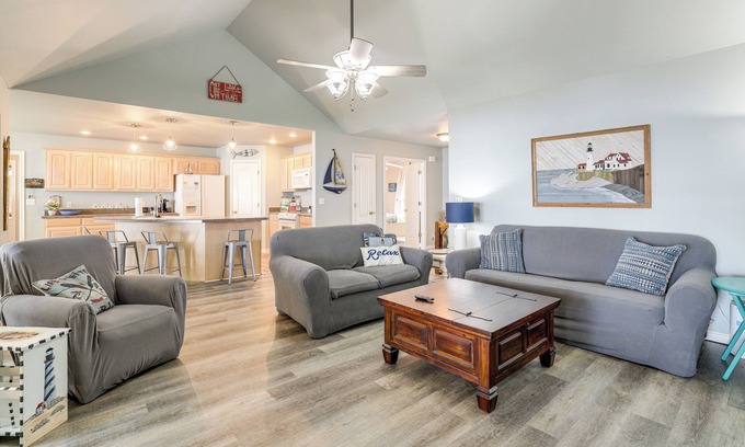 Grove House | Bring Your Boat! Lakefront Home w/Dock in Grove