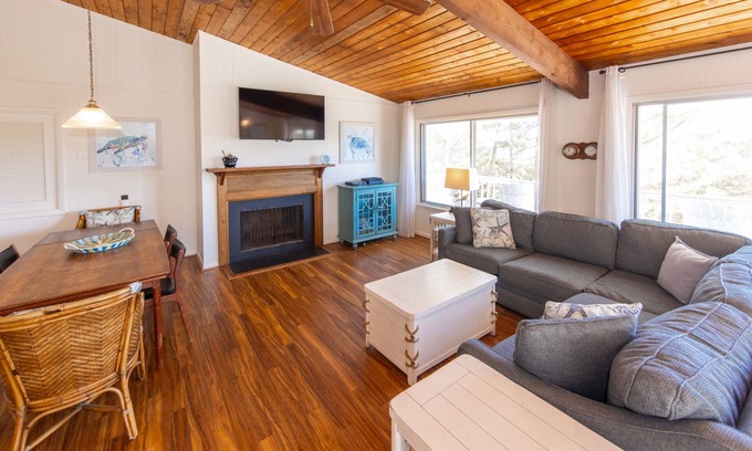 Sandbridge House | Bring your Pup! Charming Cottage steps from the Beach, Elevator!