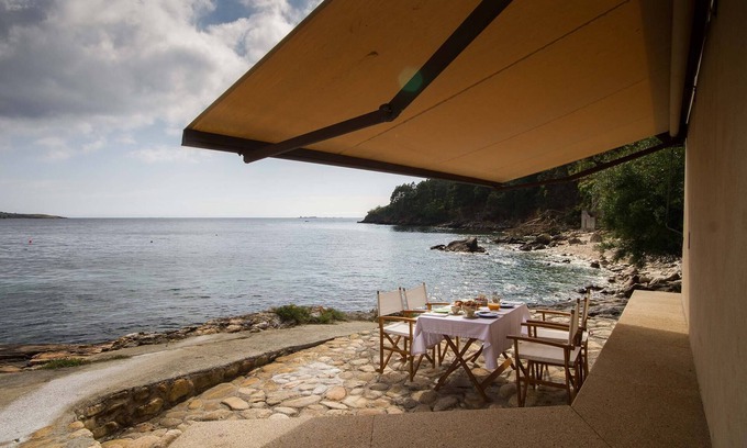 Ezaro House | Brisa Ezaro house on the seafront