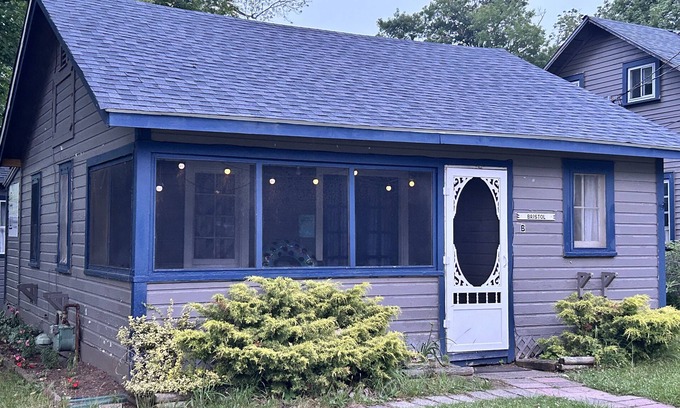 Geneva-on-the-Lake Cottage | Bristol Cottage at Tiffany's Cottages! New In-Ground Pool, Night Life, GOTL Lake