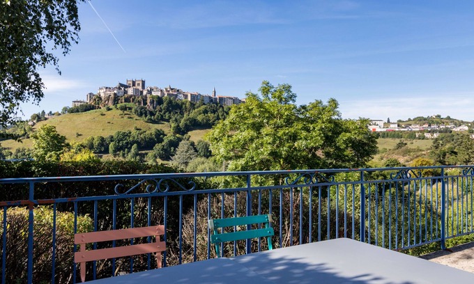 Saint-Flour Hotel | Brit Hotel Essentiel St Flour