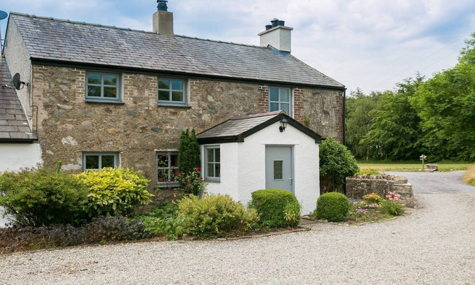 Bangor Cottage | Brithdir Mawr - a snowdonia that sleeps 6 guests in 3 bedrooms