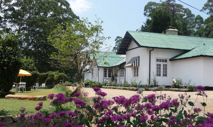 Nuwara Eliya Hotel | British Colonial Bungalow .