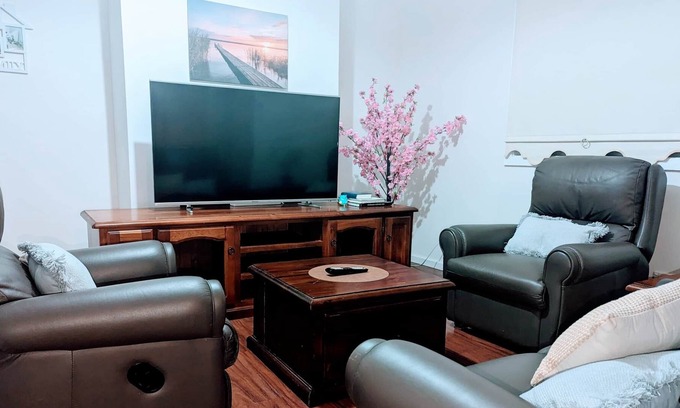 Broken Hill House | Broken Hill Inn Cottage