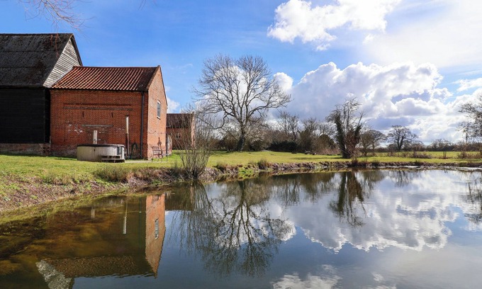 Harleston Cottage | BROOK FARM, pet friendly, character holiday cottage in Halesworth