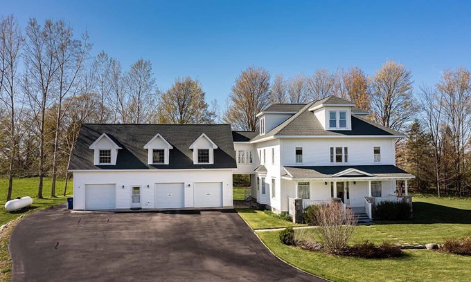 Williamsburg Apartment | Broomhead Farmhouse Apt Traverse City