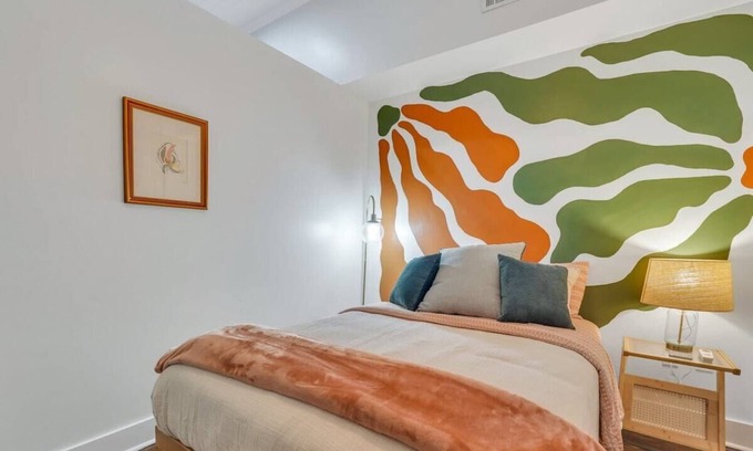 Historic District - North Apartment | Broughton Bliss Loft- City Market, Plant Riverside