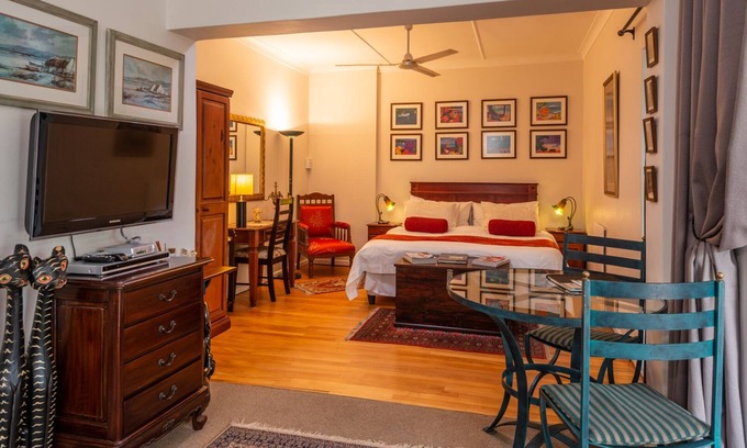 Eastcliff House | Brown Jug Studio Apartment