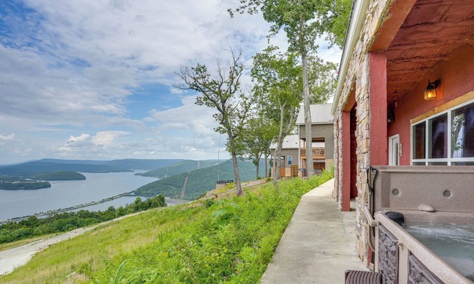 Bryant Cabin | Bryant Cabin with Private Hot Tub!