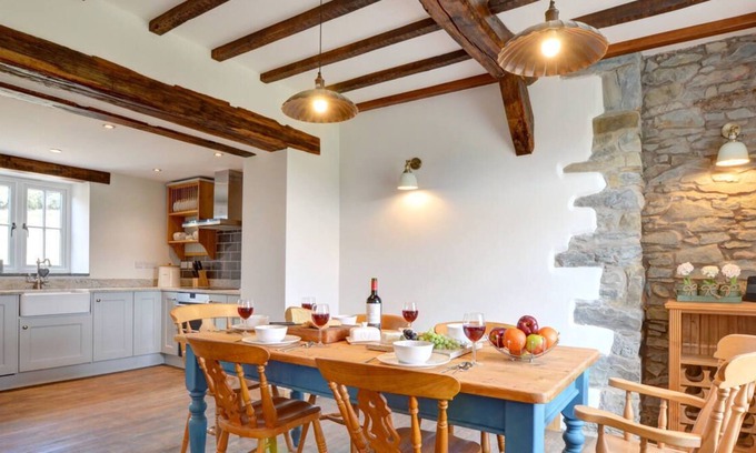 Llanfair Caereinion House | Brynderwen in the beautiful Welshpool