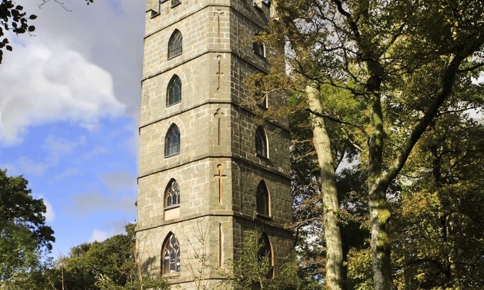Garndolbenmaen Cottage | BRYNKIR TOWER, pet friendly, with open fire in Garndolbenmaen