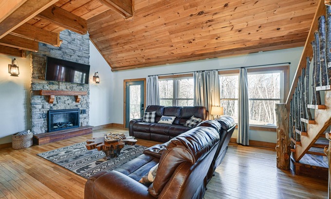 Bryson City Cabin | Bryson City Cabin: Deck & Mountain-View Hot Tub