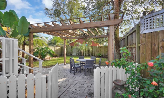 St. Augustine House | Buba's Bungalow- 3 Bedroom, 3 Bathroom home in Historical St. Augustine