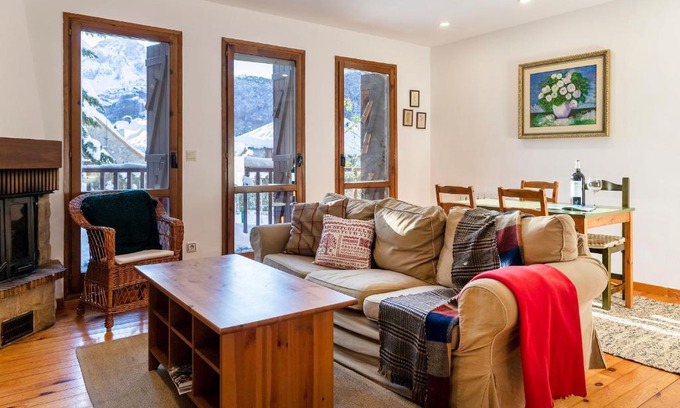 El Pueyo de Jaca Apartment | Bubal - con piscina y vistas a los Pirineos