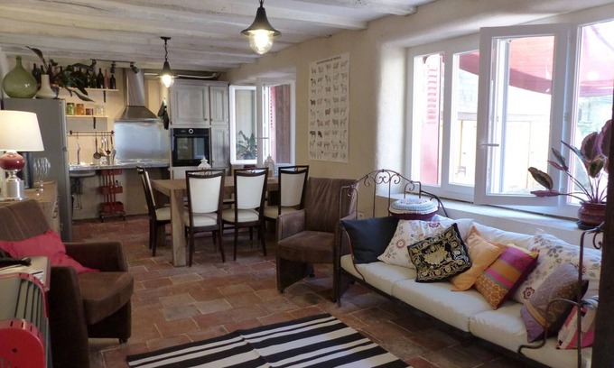 Vicq Cottage | Bucolic Charm: Renovated Farmhouse for Families