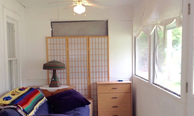 Geneva-on-the-Lake Cottage | BUD'S COTTAGE-/w screened porch and large corner lot
