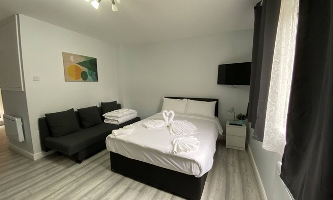 Stepney Green Apartment | Budget Comfortable Studio In City Center for 4 PPL