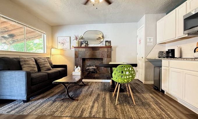 Central Oklahoma City Apartment | Budget-Friendly Studio | $1500/month #20-3 | Full Kitchen + Queen Bed