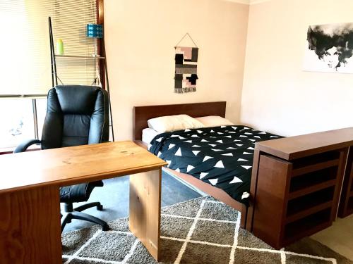 Clayton House | Budget Homestay in Clayton - PRIVATE ROOM