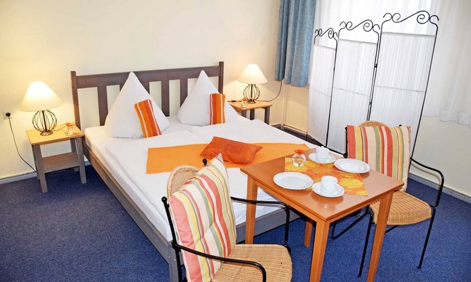 Sellin Cottage | Budget room with shower/WC on corridor 26 - Wilhelms Hostel in Ostseebad Sellin