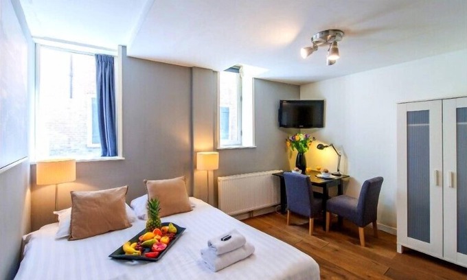 Nieuwmarkt en Lastage Apartment | Budget Studio in the Heart of Amsterdam (2pax)