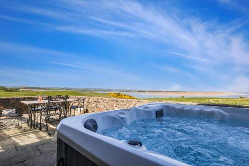 Bamburgh House | Budle Newton - North East Escapes