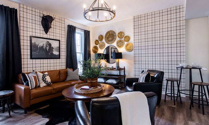 Versailles Hotel | Buffalo Trace Suite, The Woodford Hotel