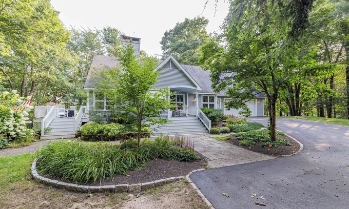 Kennebunk House | Bufflehead Hideaway - Stroll to Shops and Dining