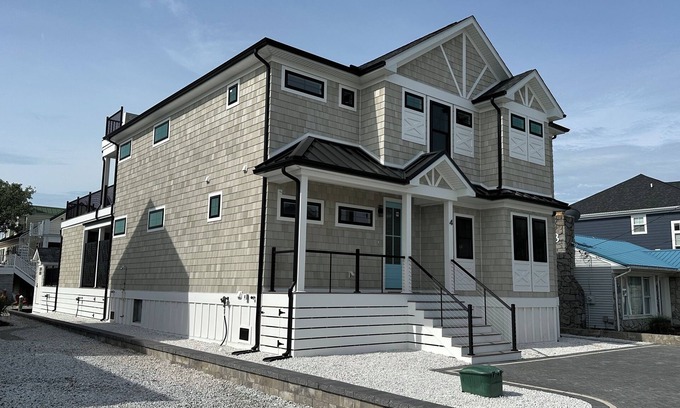 Fenwick Island House | BUILT in 2024-Canal Front, Pool, Swim Up & Covered Bar