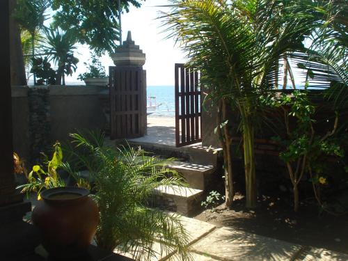 Purwakerti Resort | Bulih Beach Bungalows
