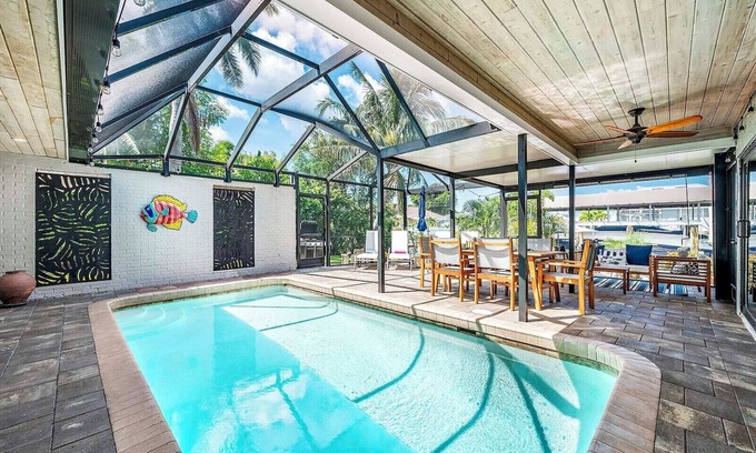 Pelican House | Bungalow Breeze - 4 Bedroom/3 Bath Coastal Flair