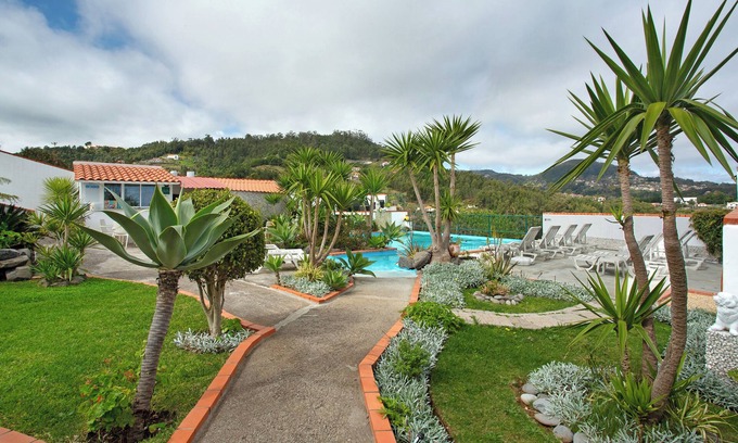 Canico House | Bungalow 'Country House Private' with Sea View, Shared Pool and Wi-Fi Access