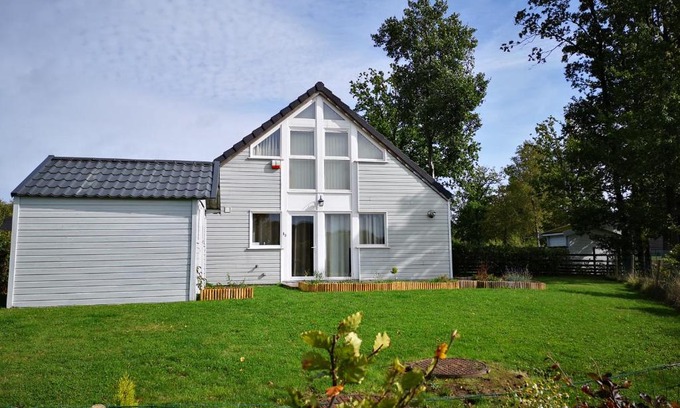 Froidchapelle House | Bungalow du Lac