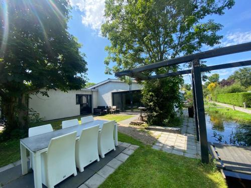 Vijfhuizen Villa | Bungalow Haarlem Amsterdam with jacuzzi