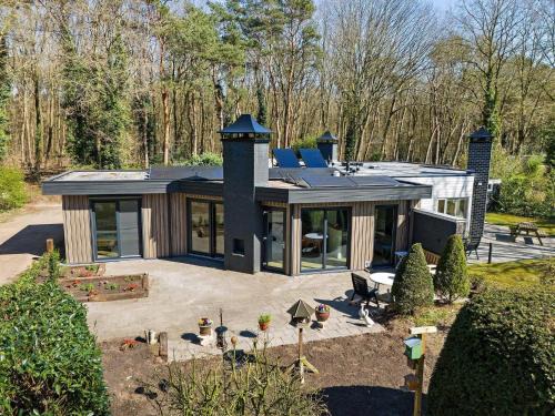 Erm House | Bungalow in Drenthe near Forest & Lake