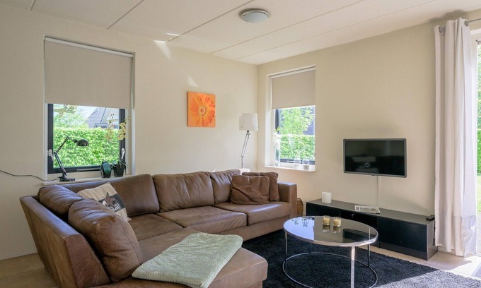 Sondel House | Bungalow in Sondel near Slotermeer Lake