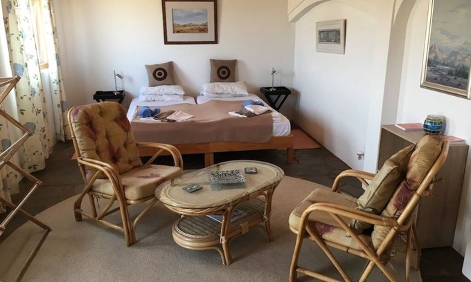 Erongo House | Bungalow in the desert, but near the city