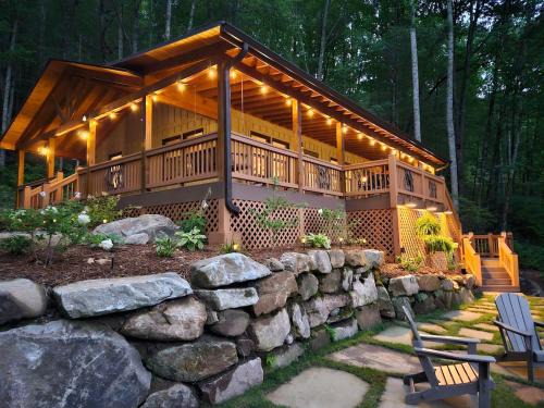 Cullowhee House | Bungalow, Lake Glenville, Amazing Views, & Sauna!