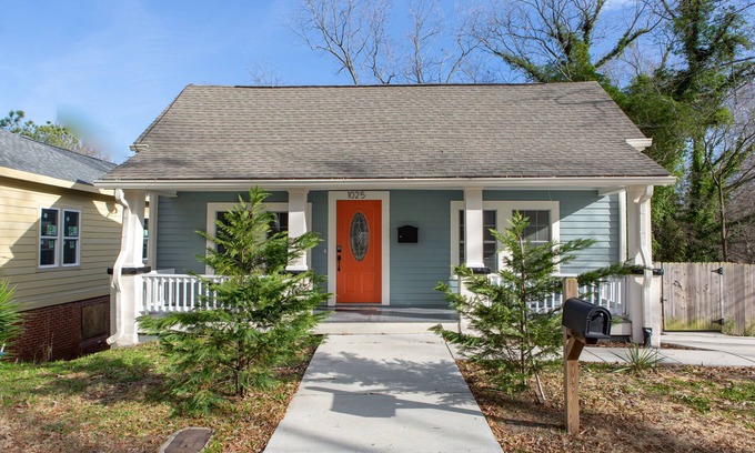 Durham House | Bungalow near Duke and Downtown Durham