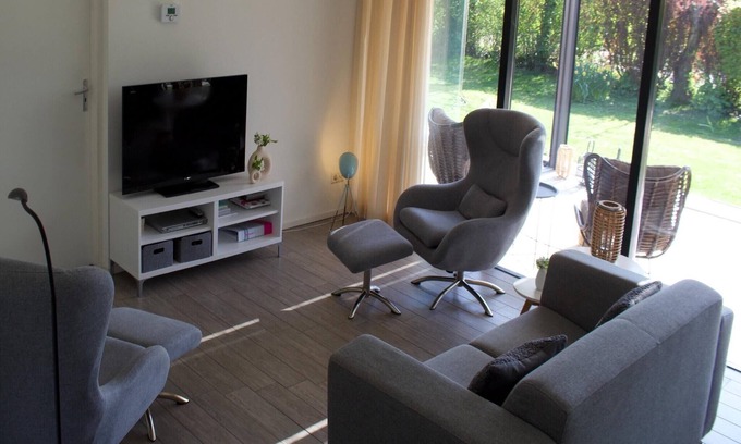 Kamperland House | Bungalow near Veerse Meer with Private Garden