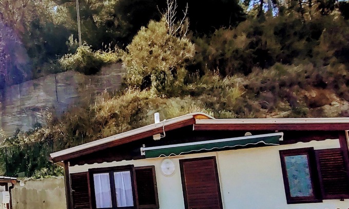 Camporosso House | Bungalow Sixdays 3 with outdoor hot tub.