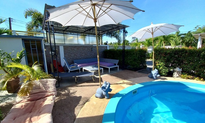 Rayong House | Bungalow with pool near the beach Had Mae Ramphueng/Koh Samet