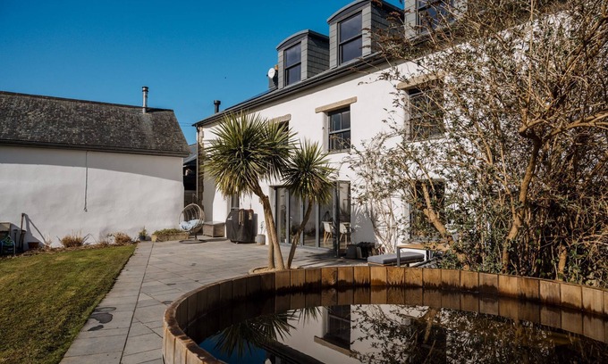 Newquay Cottage | Bunny Cottage is an original farm cottage that has been updated to provide a spacious country retrea